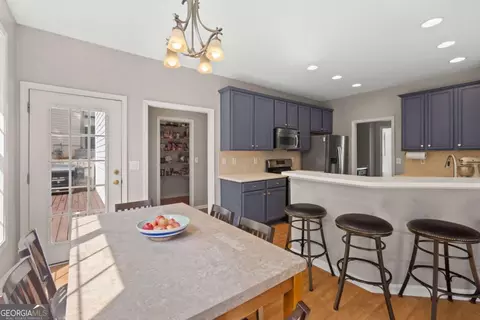 Kitchen - 243 Ribbon Leaf Vw, Suwanee, GA 30024 photo 7 of 8