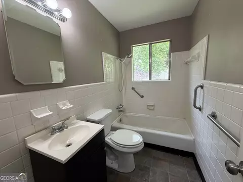 Bath - 133 Alton Dr, Lagrange, GA 30241 photo 2 of 2