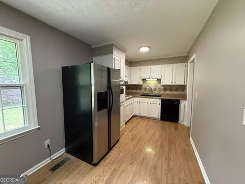 Kitchen - 133 Alton Dr, Lagrange, GA 30241 photo 2 of 6