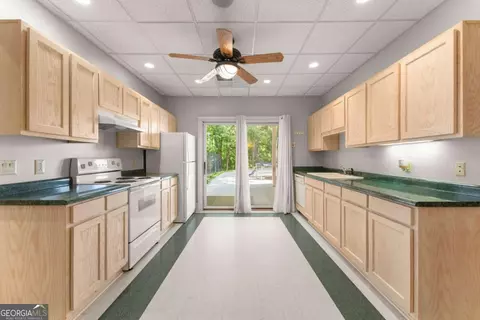 Kitchen - 593 Cross Creek Dr, Toccoa, GA 30577 photo 6 of 6
