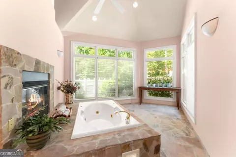 Bath - 593 Cross Creek Dr, Toccoa, GA 30577 photo 1 of 6