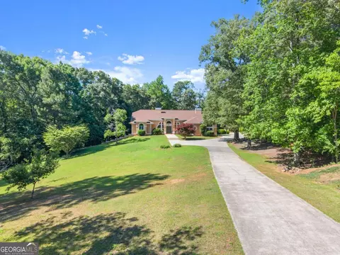 Exterior - 593 Cross Creek Dr, Toccoa, GA 30577 photo 1 of 13