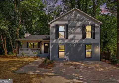 1027 Mainstreet Lake Dr, Stone Mountain, GA 30088