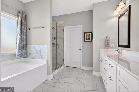 Bath - 206 Lagoon St #176, Lagrange, GA 30241 photo 2 of 7