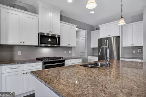 Kitchen - 206 Lagoon St #176, Lagrange, GA 30241 photo 2 of 6