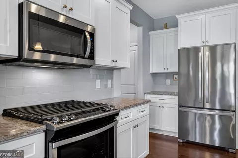 Kitchen - 206 Lagoon St #176, Lagrange, GA 30241 photo 3 of 6