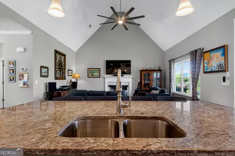 Kitchen - 206 Lagoon St #176, Lagrange, GA 30241 photo 6 of 6