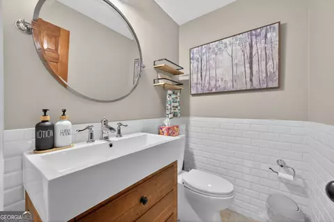 Bath - 452 Bellflower Dr, Jasper, GA 30143 photo 1 of 6