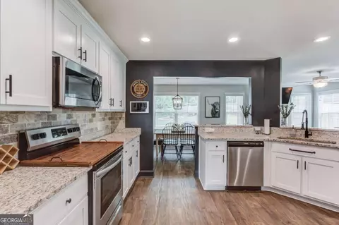 Kitchen - 242 Lokeys Cir, Bethlehem, GA 30620 photo 5 of 7