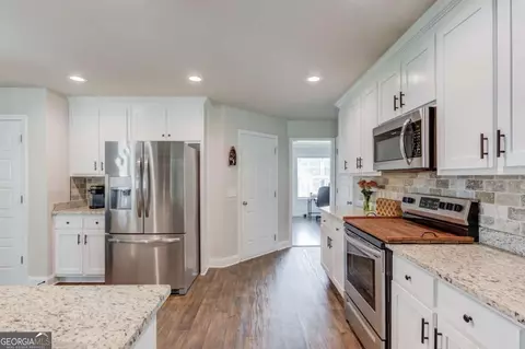Kitchen - 242 Lokeys Cir, Bethlehem, GA 30620 photo 3 of 7