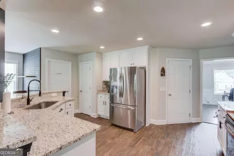 Kitchen - 242 Lokeys Cir, Bethlehem, GA 30620 photo 2 of 7