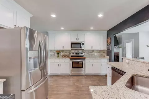 Kitchen - 242 Lokeys Cir, Bethlehem, GA 30620 photo 6 of 7