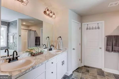Bath - 242 Lokeys Cir, Bethlehem, GA 30620 photo 1 of 4