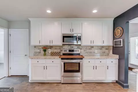 Kitchen - 242 Lokeys Cir, Bethlehem, GA 30620 photo 4 of 7