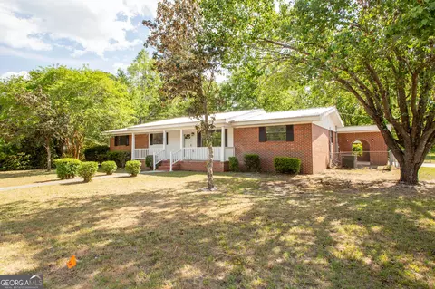 407 Pineview Dr, Waycross, GA 31501