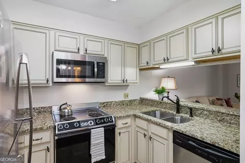 1800 Clairmont Lk #116, Decatur, GA 30033