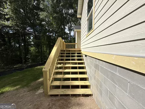 Exterior - 194 Poplar Cir, Lagrange, GA 30241 photo 8 of 9