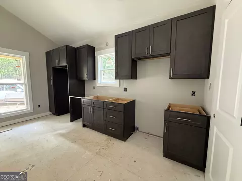 Kitchen - 194 Poplar Cir, Lagrange, GA 30241 photo 2 of 2