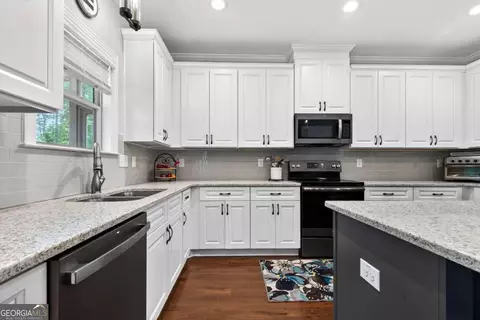 Kitchen - 3640 Eagle View Way, Monroe, GA 30655 photo 6 of 8