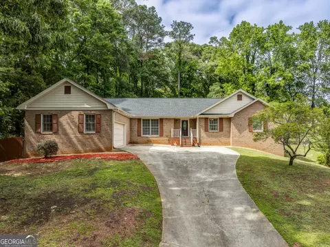 6646 Heathrow Ct, Stone Mountain, GA 30087