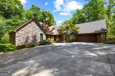 15 Red Bud Trl, Newnan, GA 30263