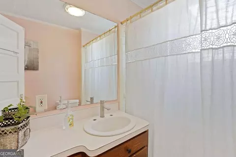 Bath - 702 E 32nd St, Savannah, GA 31401 photo 2 of 2