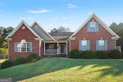 1405 Shiloh Oak Dr, Loganville, GA 30052