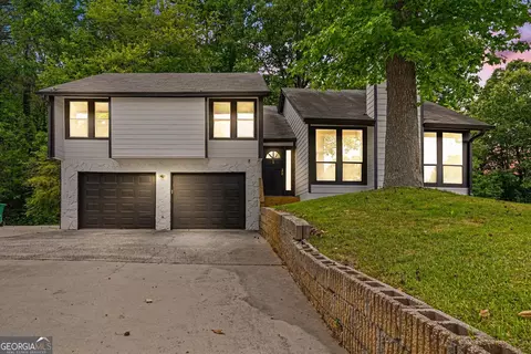 1030 Chapman Ln, Stone Mountain, GA 30088