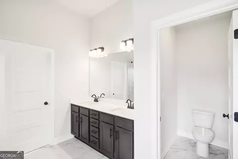 Bath - 232 Wingate Dr, Winder, GA 30680 photo 2 of 4