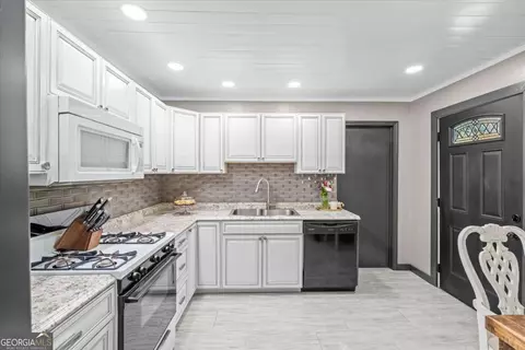 Kitchen - 86 Clackum Dr, Waco, GA 30182 photo 4 of 4