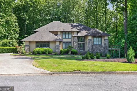 320 Waverly Hall Cir, Roswell, GA 30075