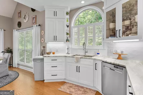 Kitchen - 405 River Forest Dr, Mcdonough, GA 30252 photo 3 of 4