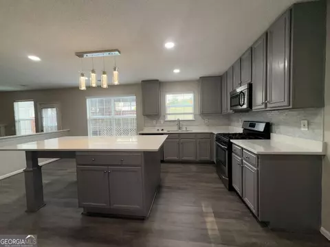 Kitchen - 609 Vaughan Dr, Hampton, GA 30228 photo 2 of 8