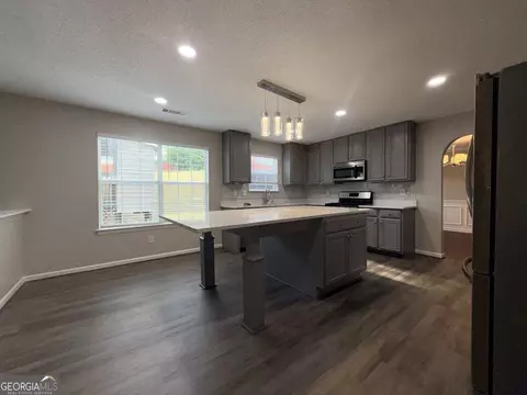 Kitchen - 609 Vaughan Dr, Hampton, GA 30228 photo 4 of 8