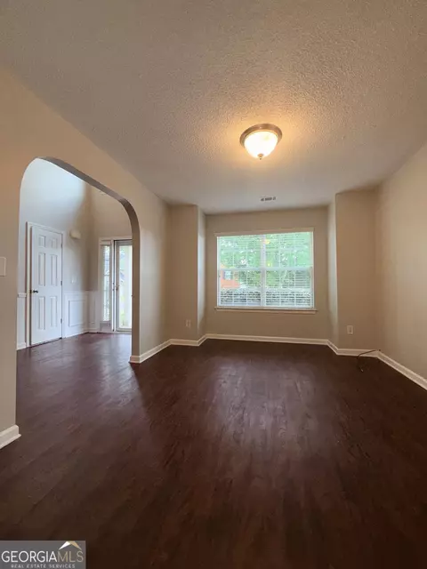 Living - 609 Vaughan Dr, Hampton, GA 30228 photo 3 of 12