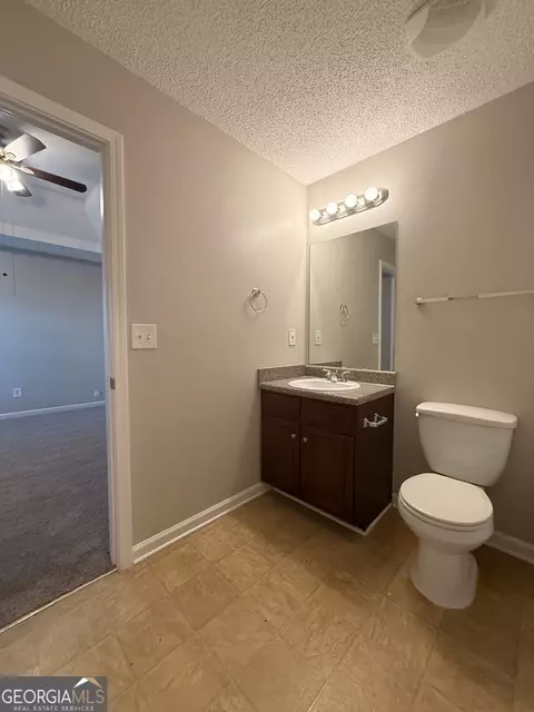Bath - 609 Vaughan Dr, Hampton, GA 30228 photo 4 of 8