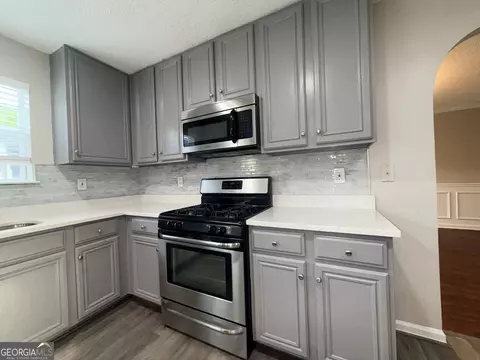 Kitchen - 609 Vaughan Dr, Hampton, GA 30228 photo 6 of 8