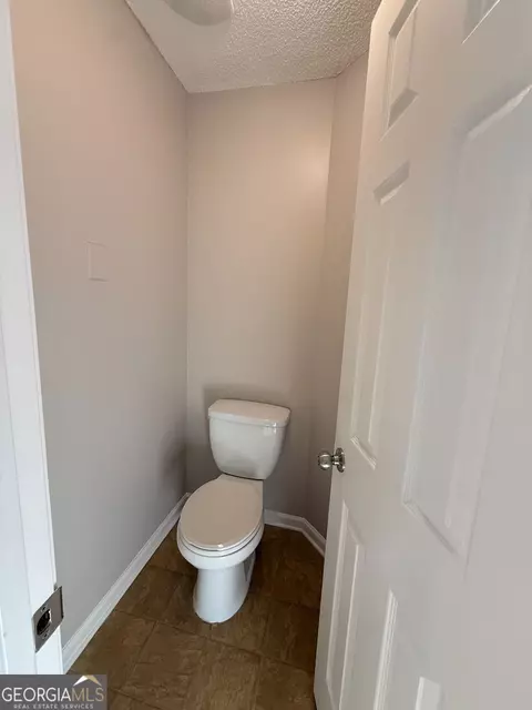 Bath - 609 Vaughan Dr, Hampton, GA 30228 photo 6 of 8