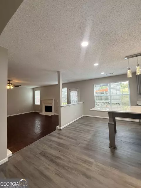 Living - 609 Vaughan Dr, Hampton, GA 30228 photo 7 of 12