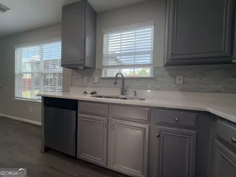 Kitchen - 609 Vaughan Dr, Hampton, GA 30228 photo 7 of 8