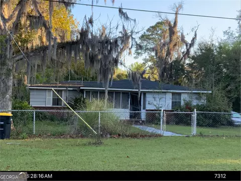 204 Trumbull St, Darien, GA 31305