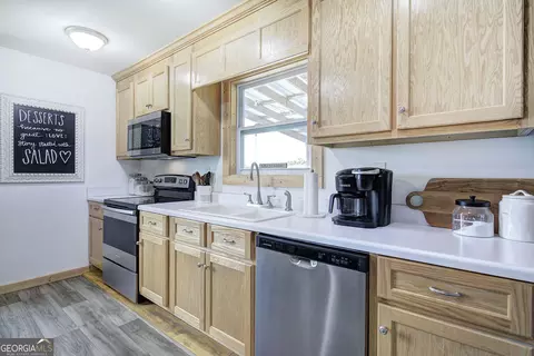 Kitchen - 765 Addison Rd, Buchanan, GA 30113 photo 2 of 5