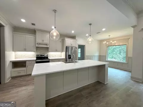 Kitchen - 1811 Iris St, Adel, GA 31620 photo 2 of 2