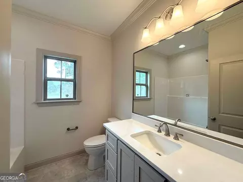 Bath - 1811 Iris St, Adel, GA 31620 photo 3 of 3