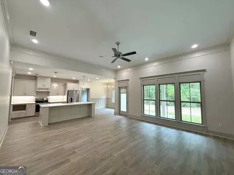 Living - 1811 Iris St, Adel, GA 31620 photo 1 of 1