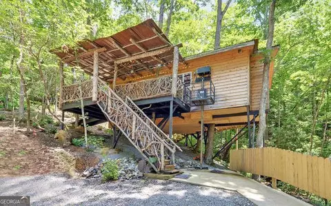 605 White St, Hiawassee, GA 30546