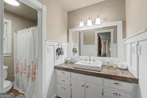 Bath - 120 Hampton Locust Grove Rd, Hampton, GA 30228 photo 1 of 3