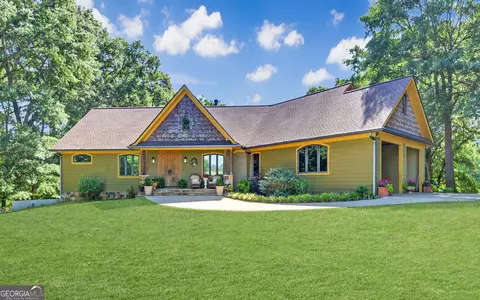 1320 Burroughs Rd, Lavonia, GA 30553