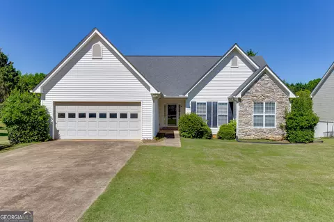 5972 River Oaks Dr, Flowery Branch, GA 30542