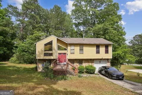 6930 Smoke Ridge Dr, Fairburn, GA 30213